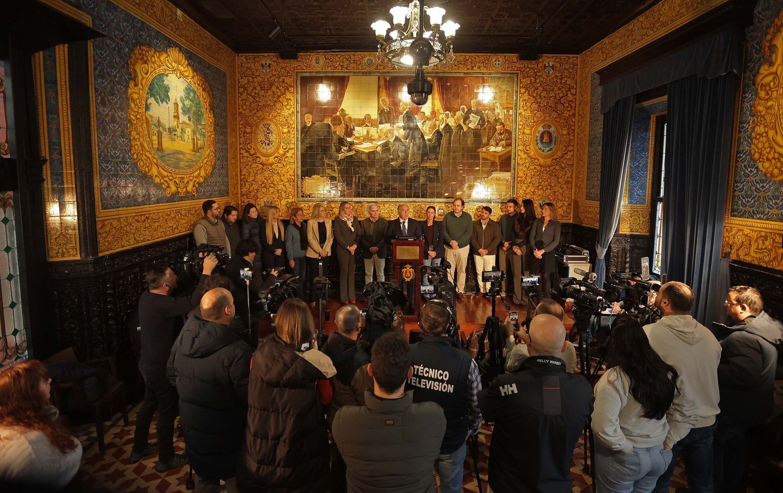 Fotos de la rueda de prensa de José Ignacio Landaluce tras el archivado de la denuncia del PSOE por la Fiscalía del Tribunal Supremo