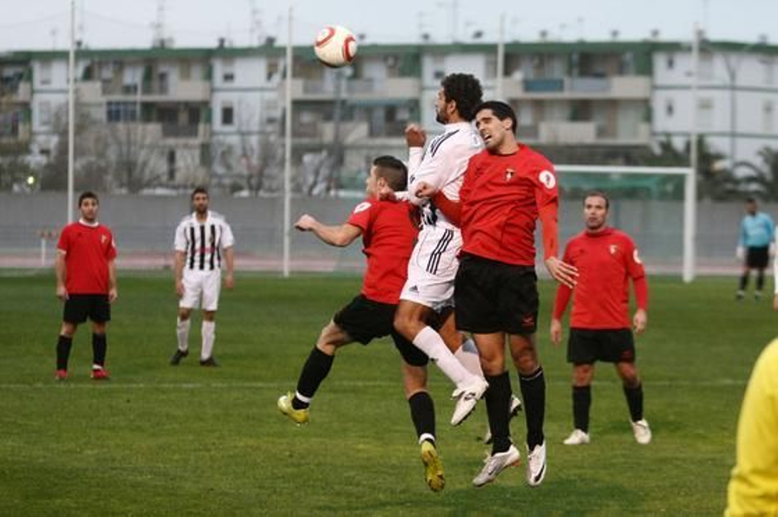 La Balona gana en Ayamonte y se pone líder provisional a la espera de lo que haga el Pozoblanco./Fotos:Alberto Domínguez

Foto: Alberto Dominguez