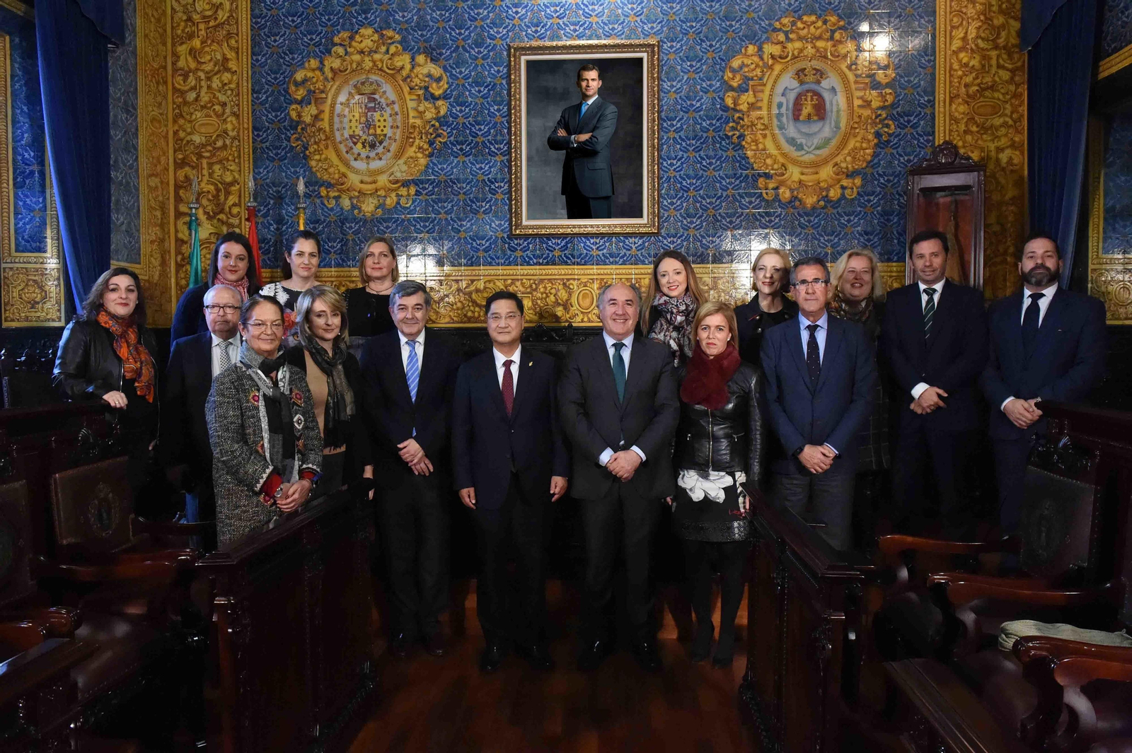 El embajador de Corea, junto al alcalde, José Ignacio Landaluce, y las autoridades municipales.