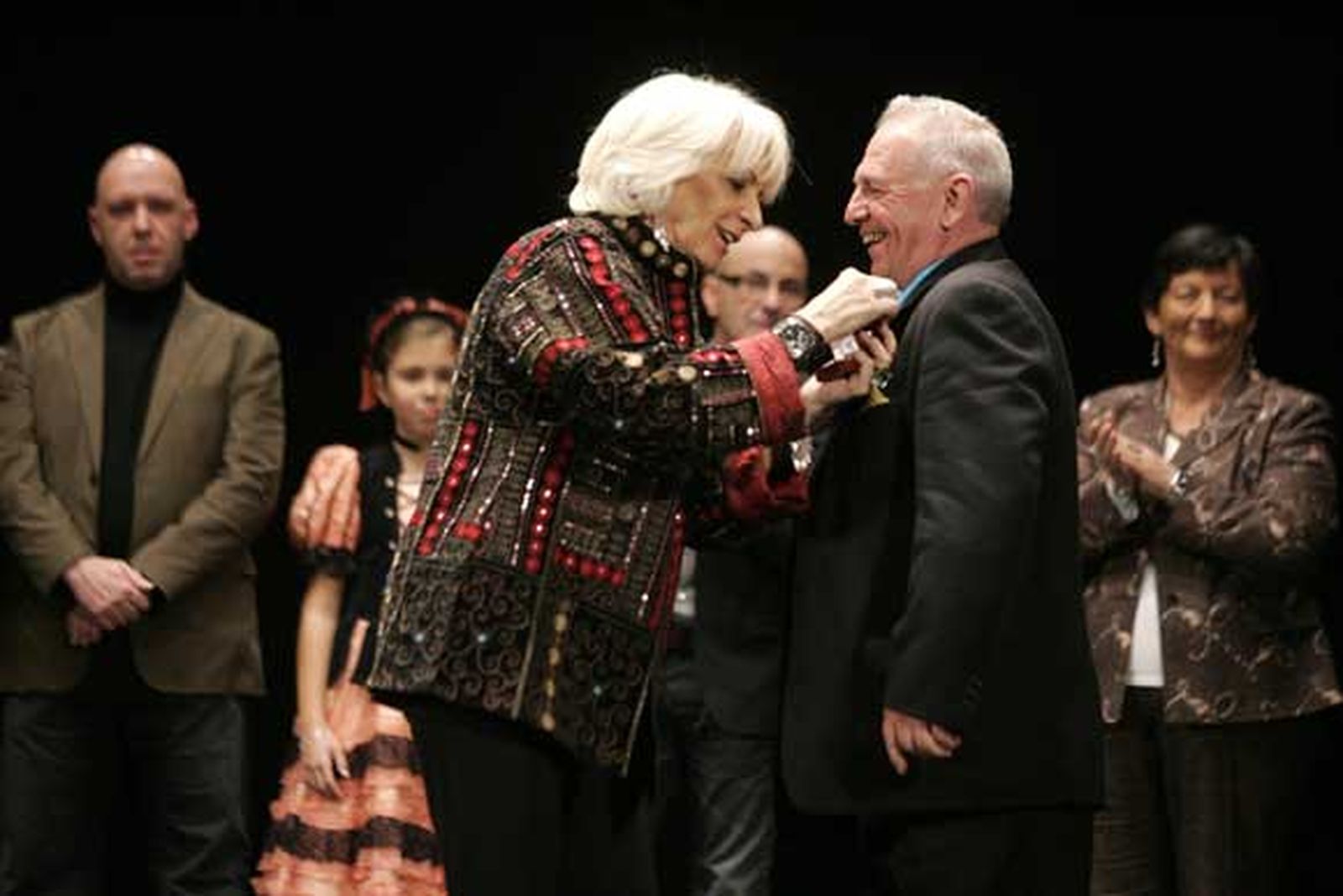 Imágenes de la entrega del antifaz de oro a Ramón Andrades 'El Chispa', Rafael Valero, José Manuel Cornejo y Mariano Valera

Foto: Jesus Marin/Lourdes de Vicente