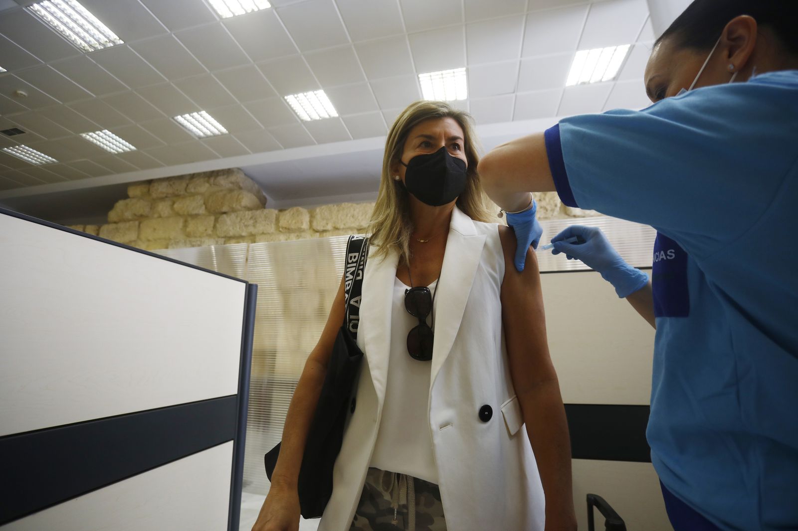 La vacunación contra el coronavirus en el Ayuntamiento de Córdoba, en imágenes