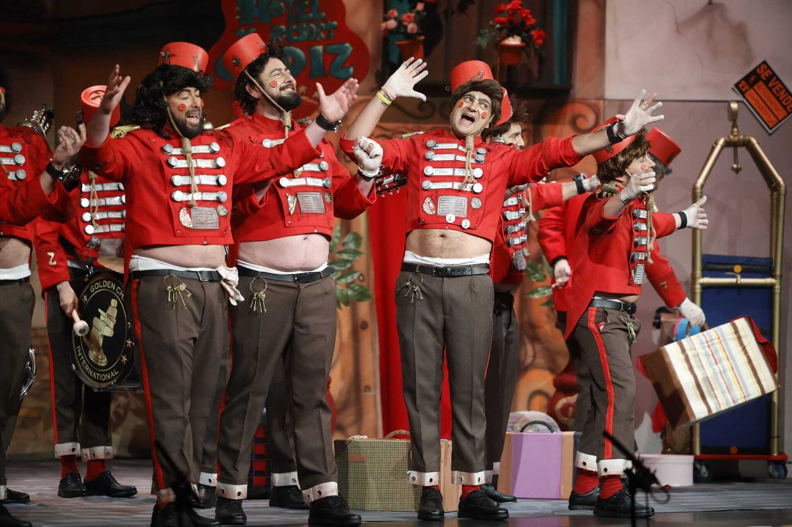 Chirigota 'Hotel resort y Cadi, aquí tiene usté su casa'.