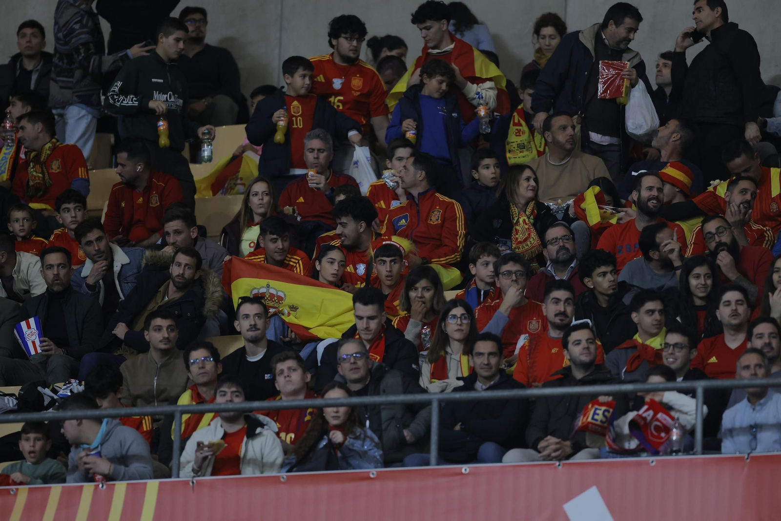 Búscate en las fotos del España - Turquia