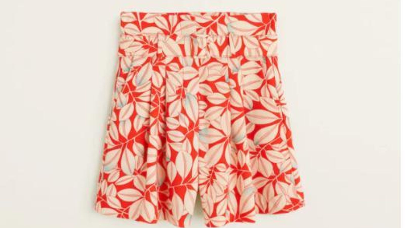 Pantalón corto con estampado de flores de Mango outlet.