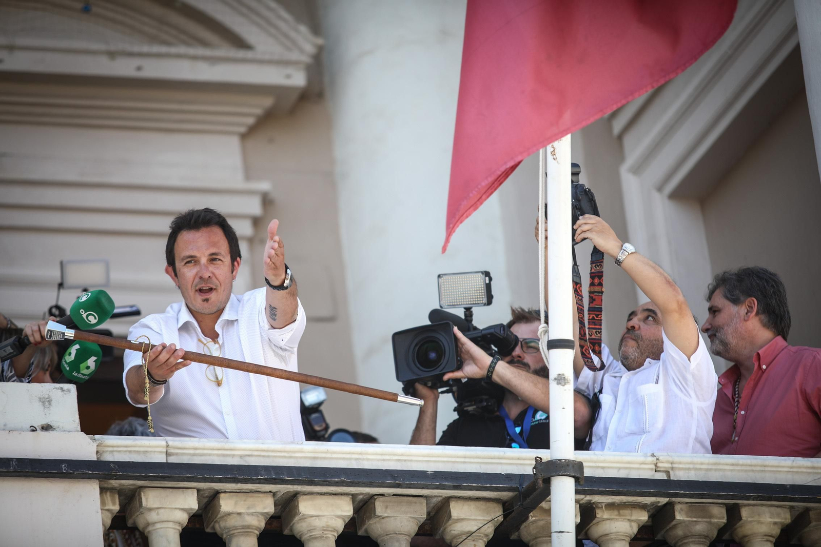 Imágenes de la investidura de José María González Kichi