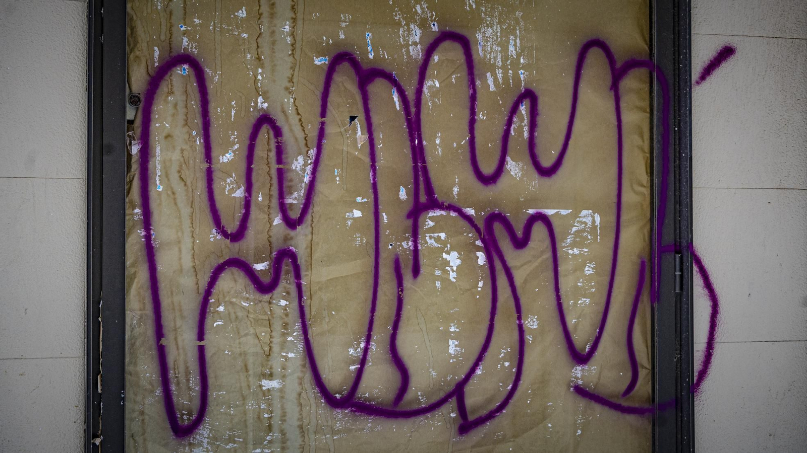 Pintadas y grafitis en el centro de Cádiz