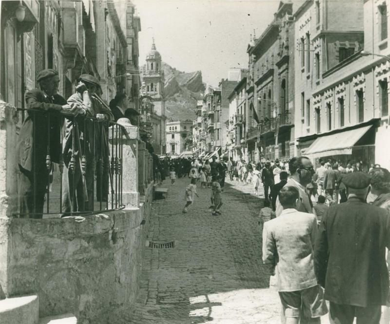 Procesión del Corpus a su paso por Bernabé Soriano en 1956.