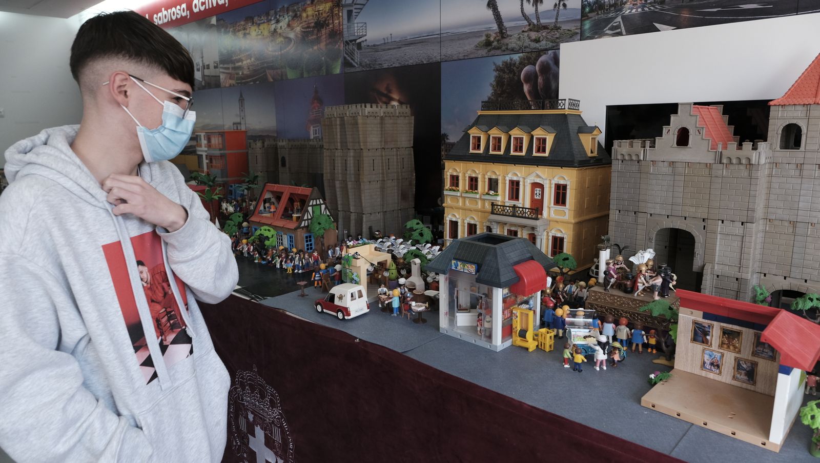 Inauguración de la exposición de playmobil de semana santa de Almería