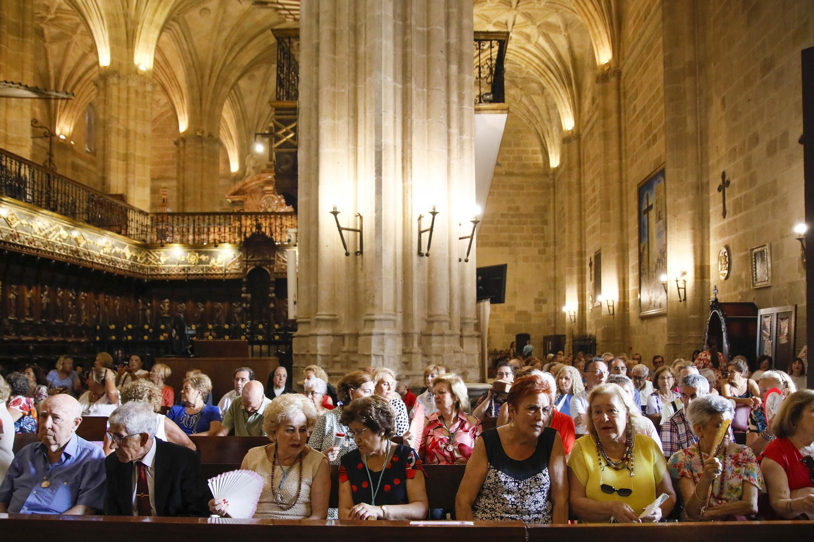 Las imágenes de la santa misa estacional presidida por el obispo de Almería, con la interpretación de Anacrusa