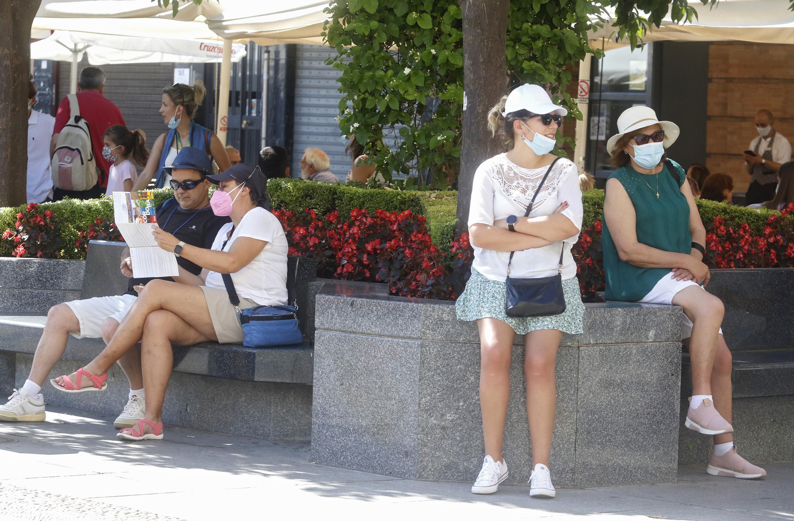 El primer día sin mascarilla en la calle en Córdoba, en fotografías
