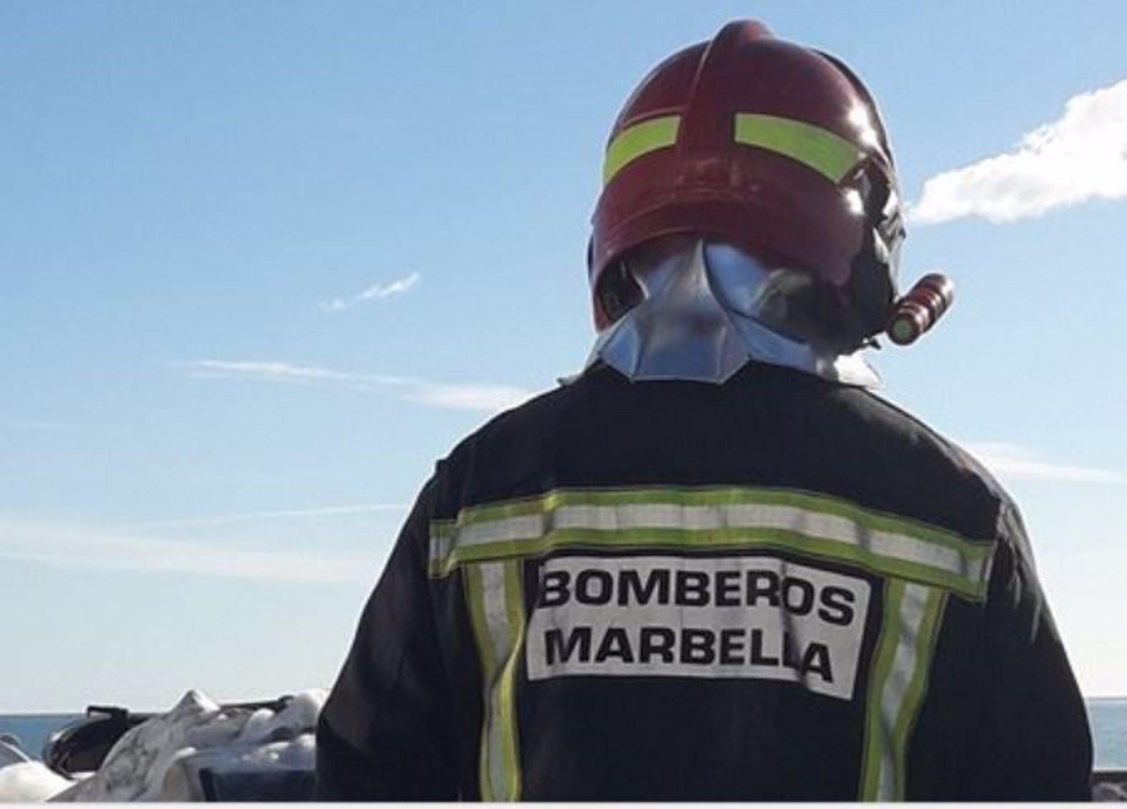 Un bombero de Marbella. Un bombero de Marbella.