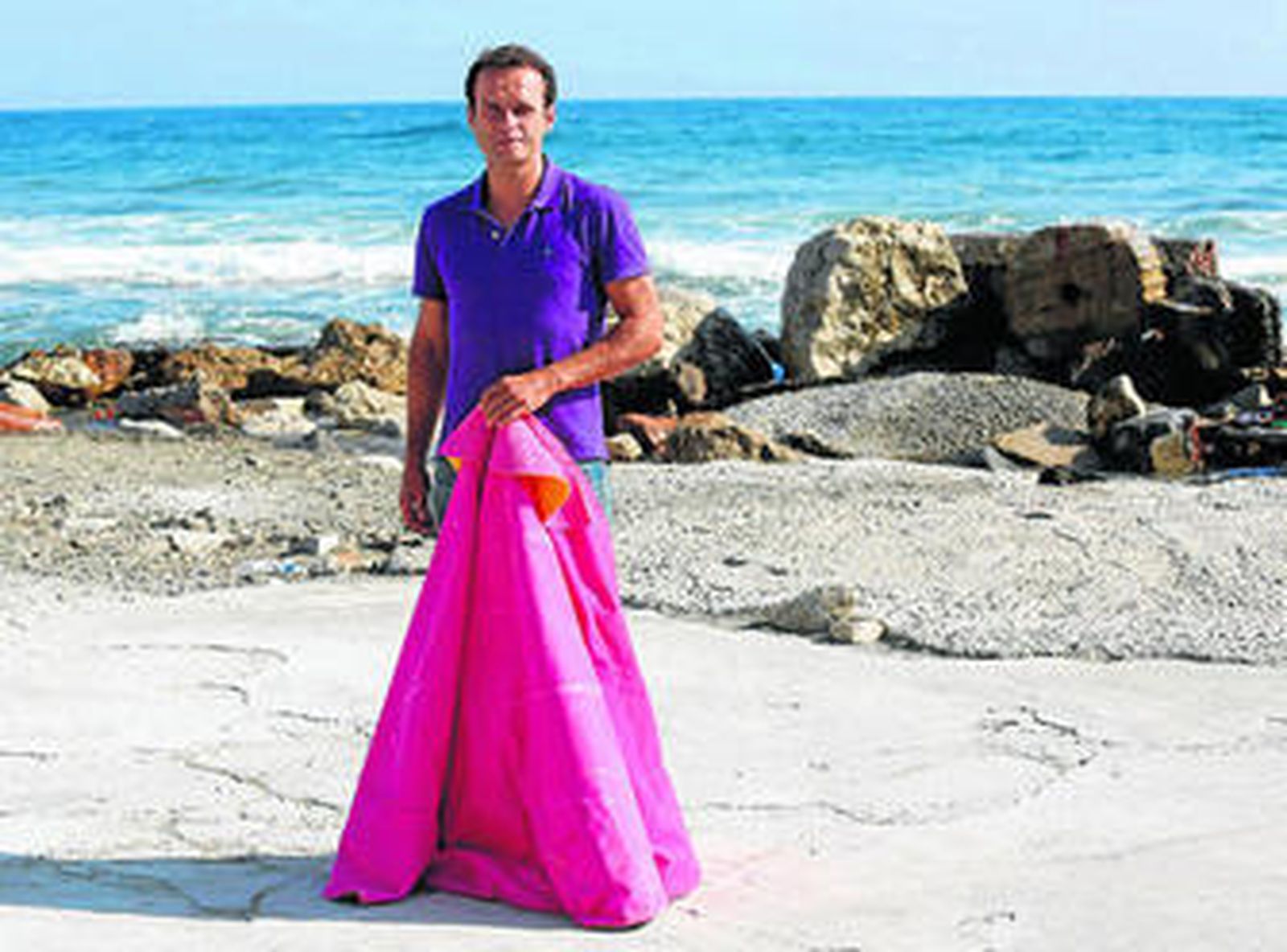 El diestro Antonio Ferrera posa en el antiguo balneario de los Baños del Carmen.