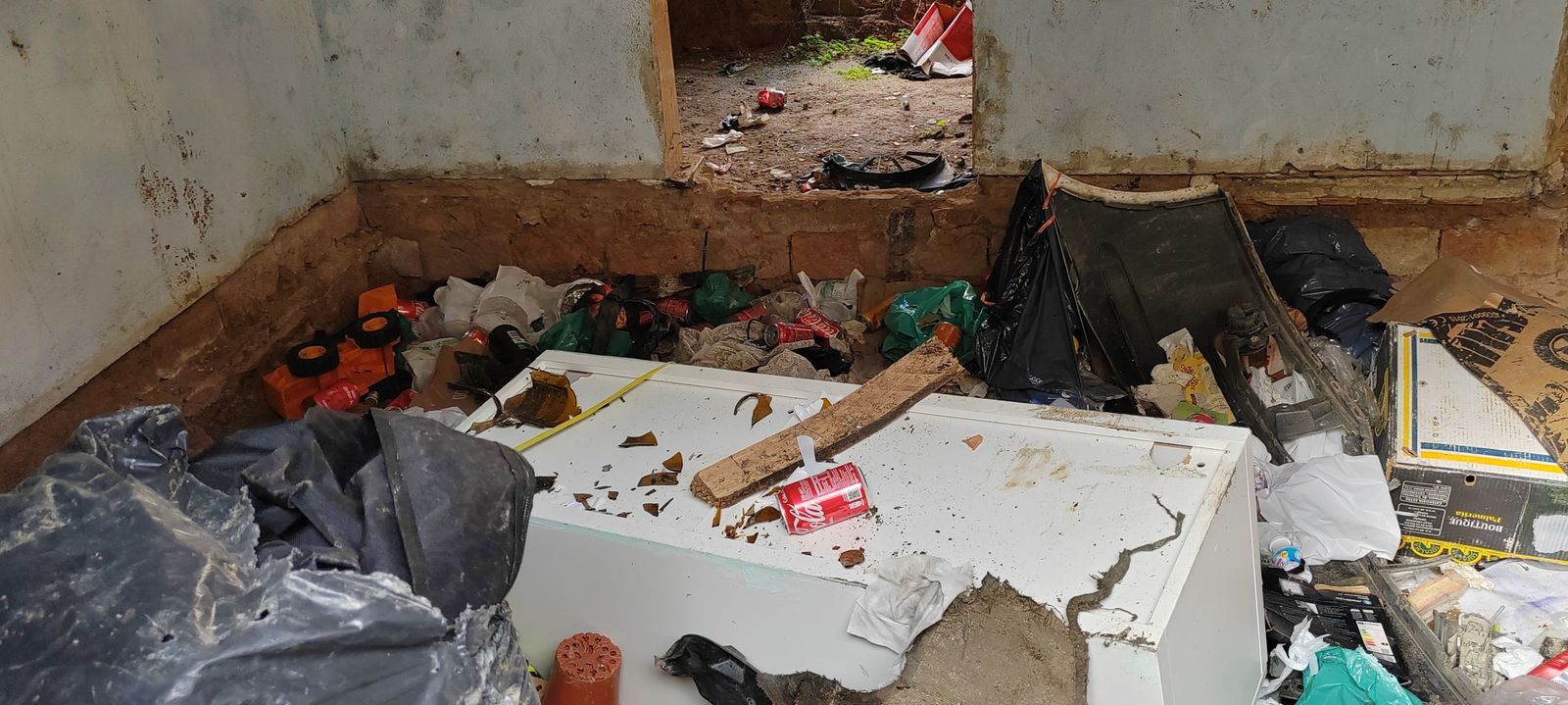 Vivienda abandonada en Pérez Cubillas.