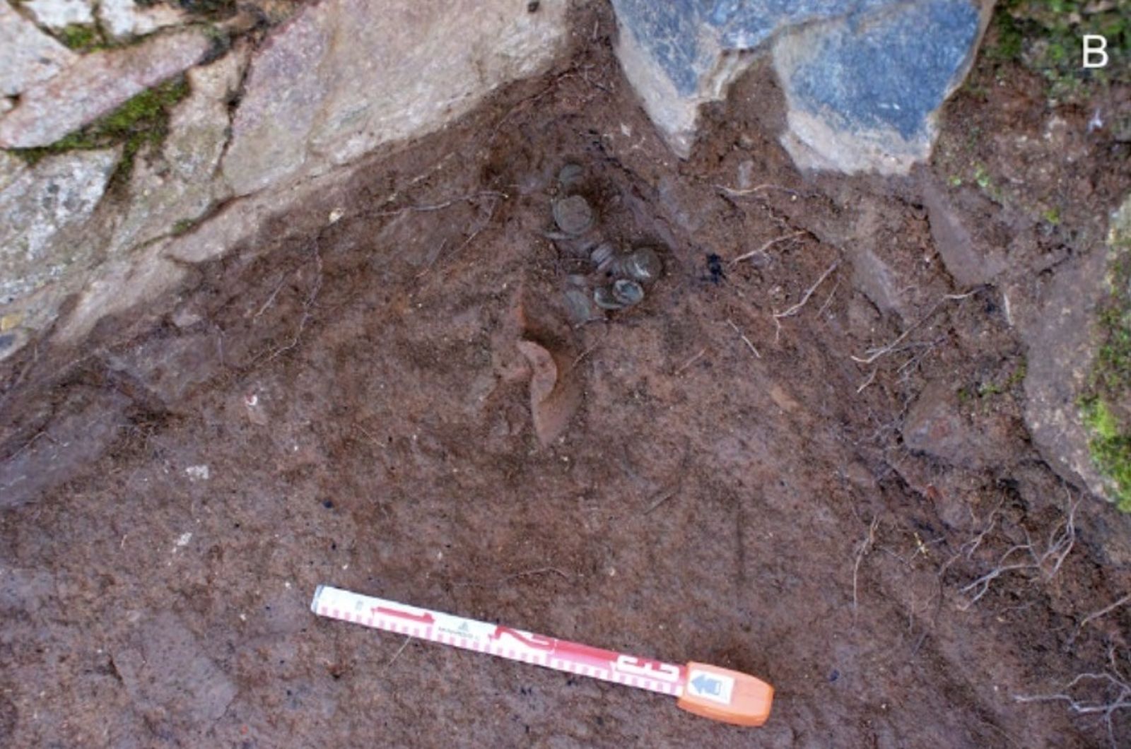 Lugar de hallazgo de las monedas que tenían restos de lino