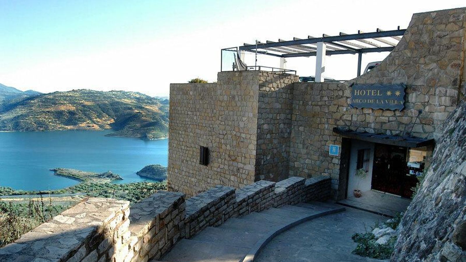 Hotel Arco de la Villa.