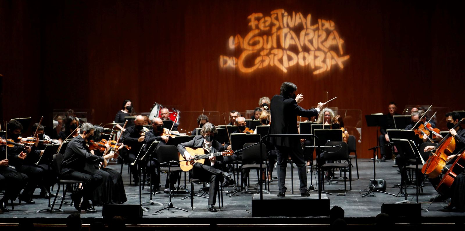 Cañizares y la Orquesta de Córdoba, en el estreno de 'Concierto Mozárabe'.