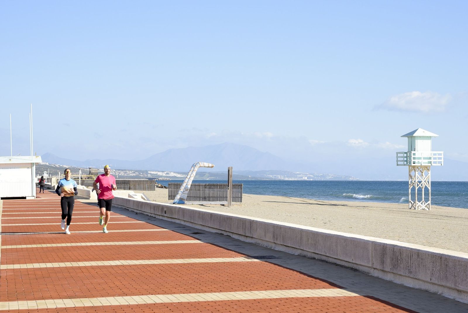 Las fotografías de un sábado en las playas de La línea tras las borrascas