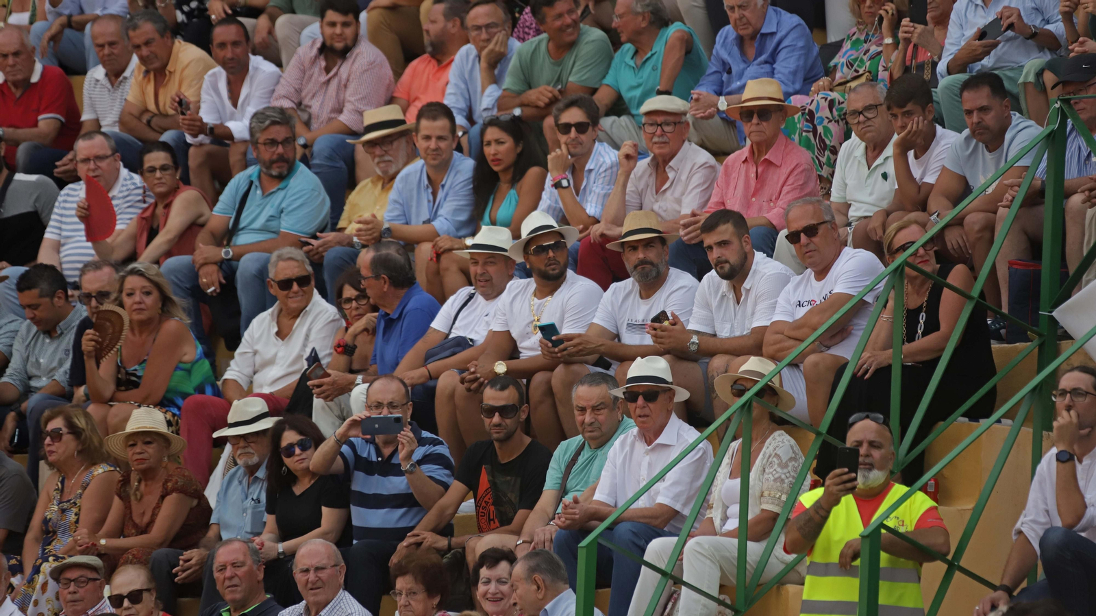 Ambiente en la corrida del jueves de la Feria de La Línea