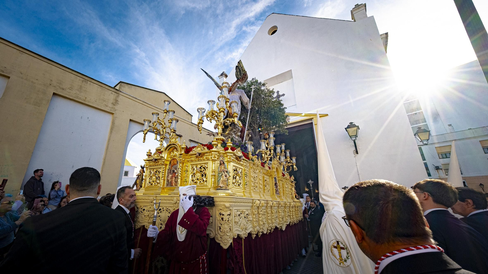Imágenes de la salida de El Huerto en la Semana Santa de Cádiz 2025