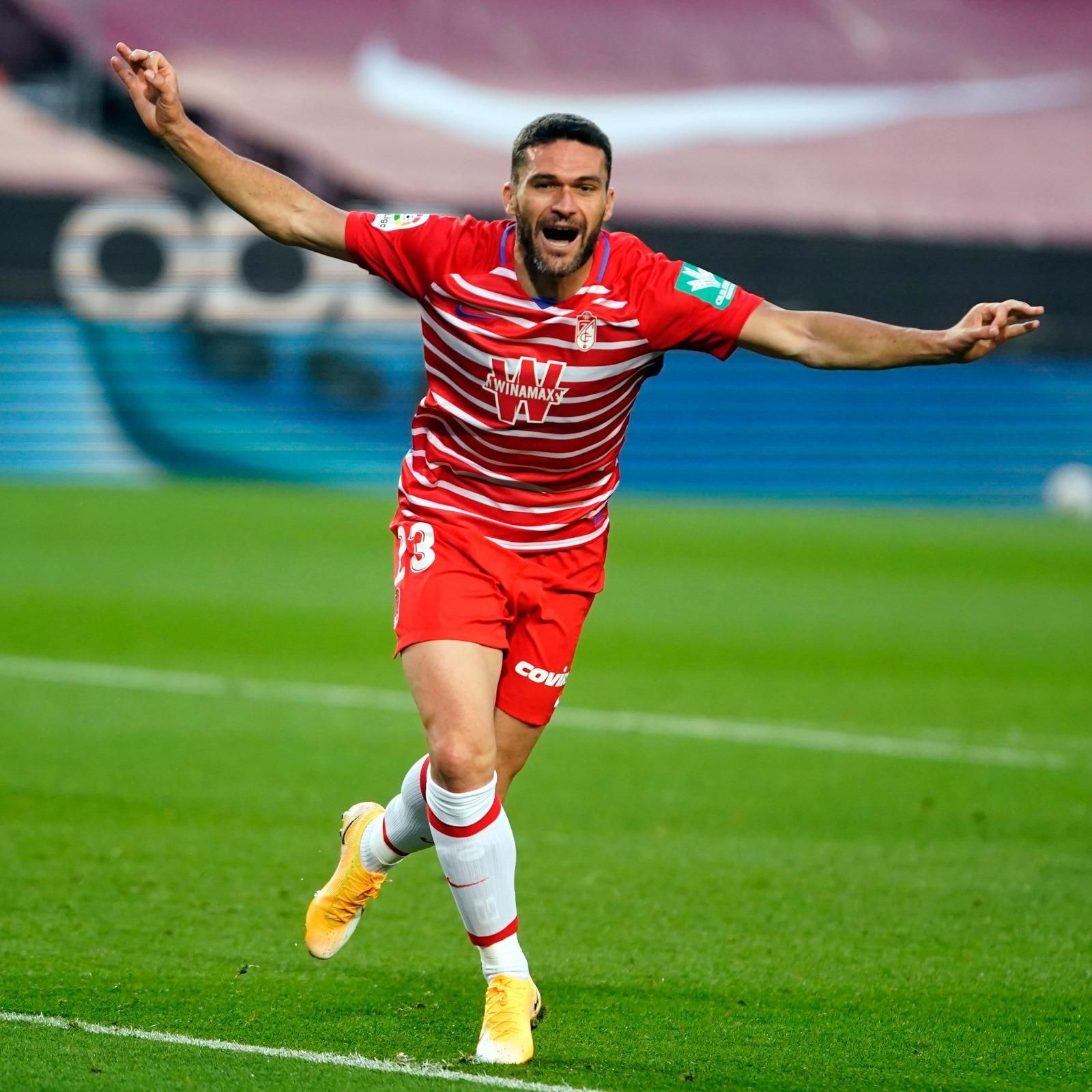 Jorge Molina celebra el tanto del triunfo del Granada CF en el Camp Nou.