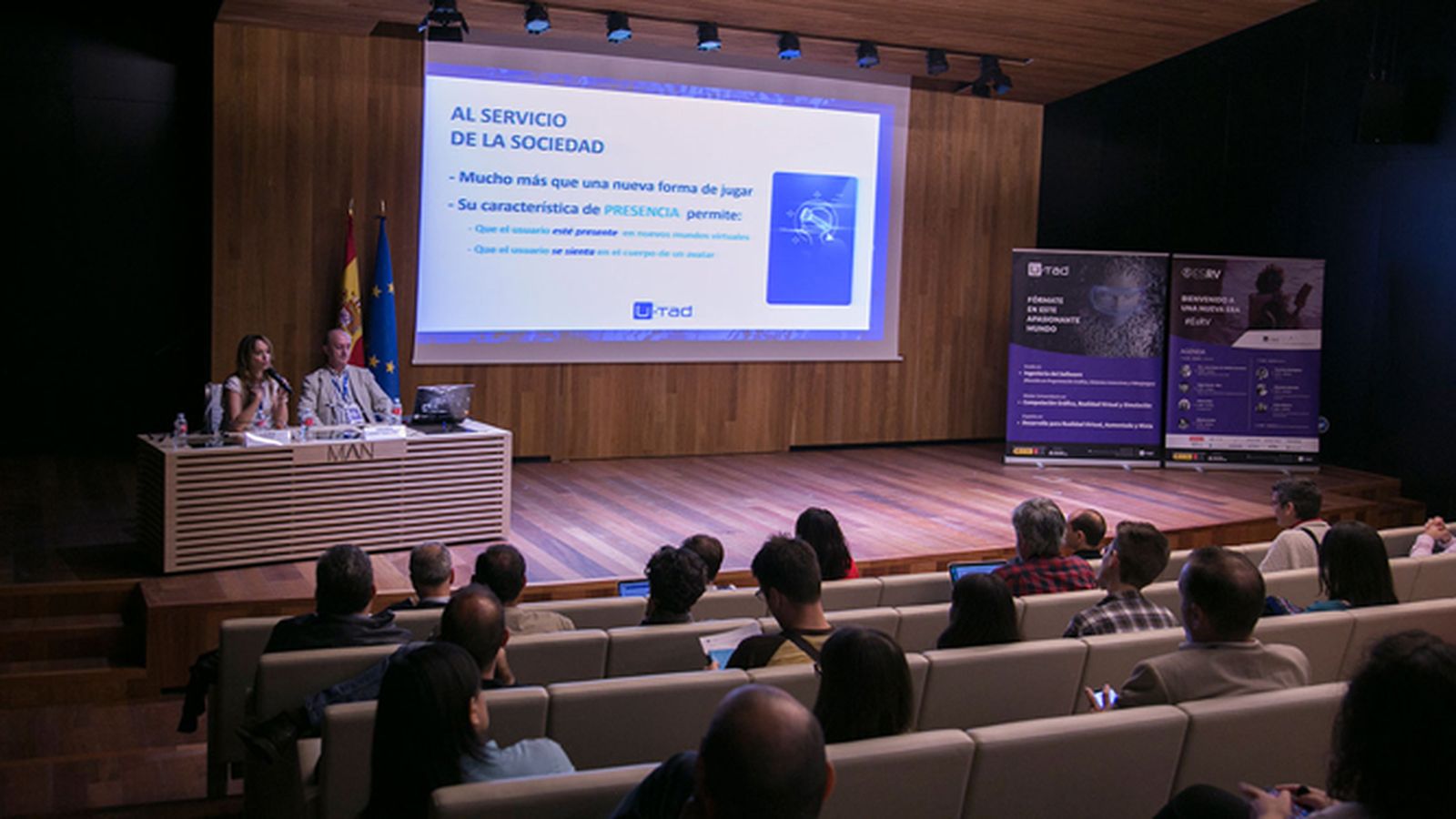 Una de las conferencias celebradas durante el encuentro.