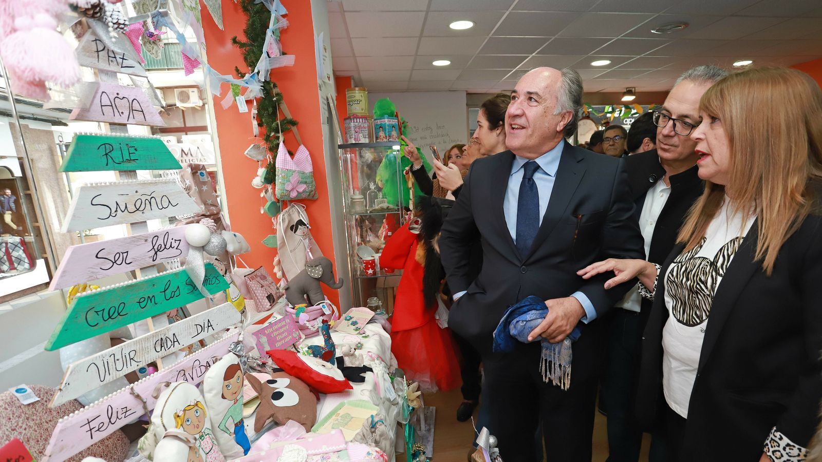 Las mejores fotos de la inauguración del mercadillo navideño de Apadis