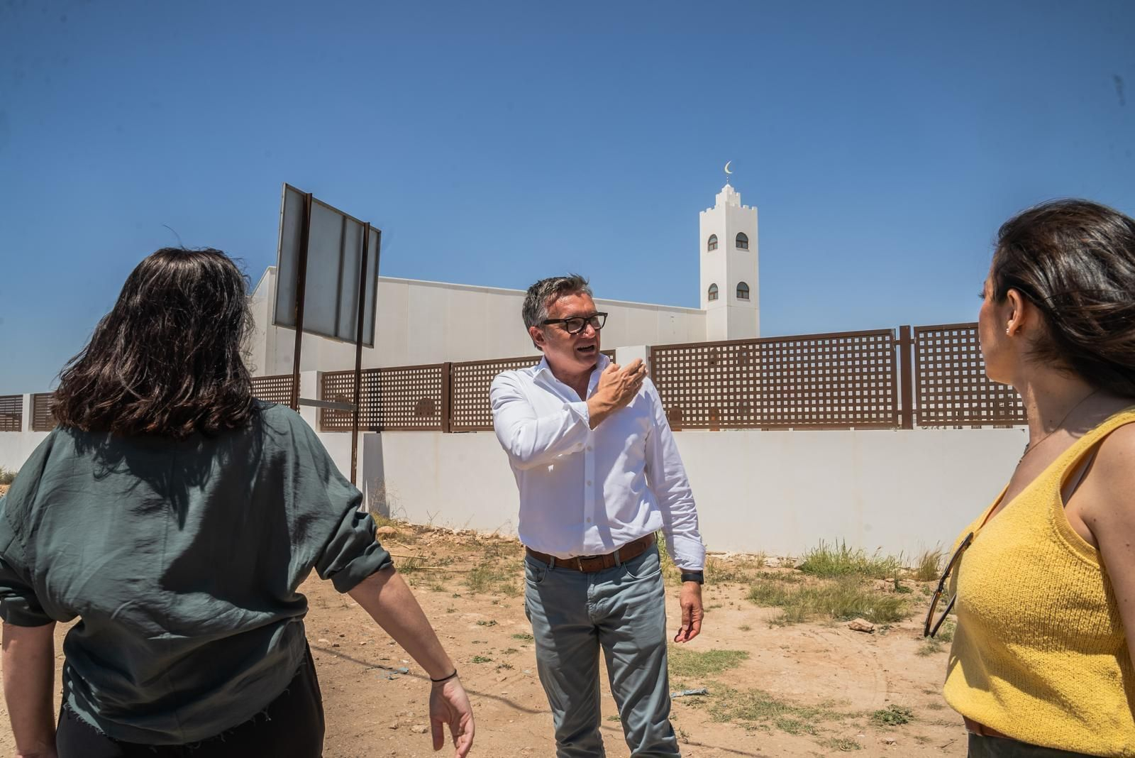 El portavoz de VOX en el Parlamento de Andalucía visitó la mezquita de San Isidro