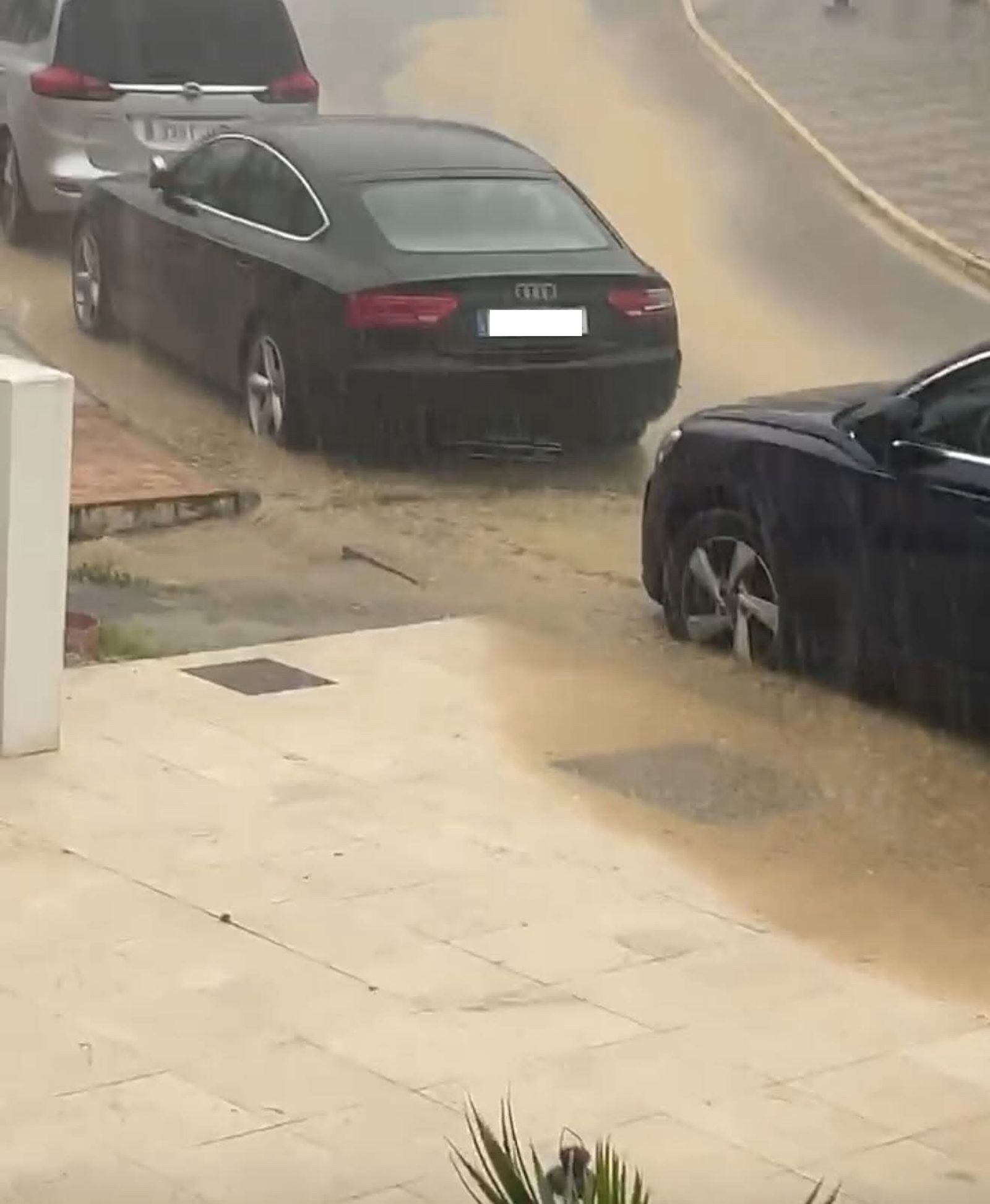 Escorrentías por la lluvia en San Roque.