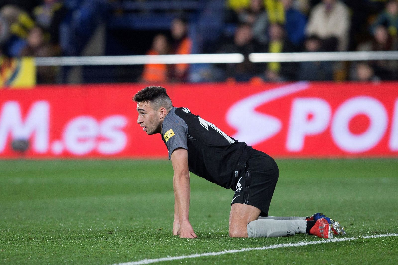 Munir se lamenta sobre el césped de La Cerámica.