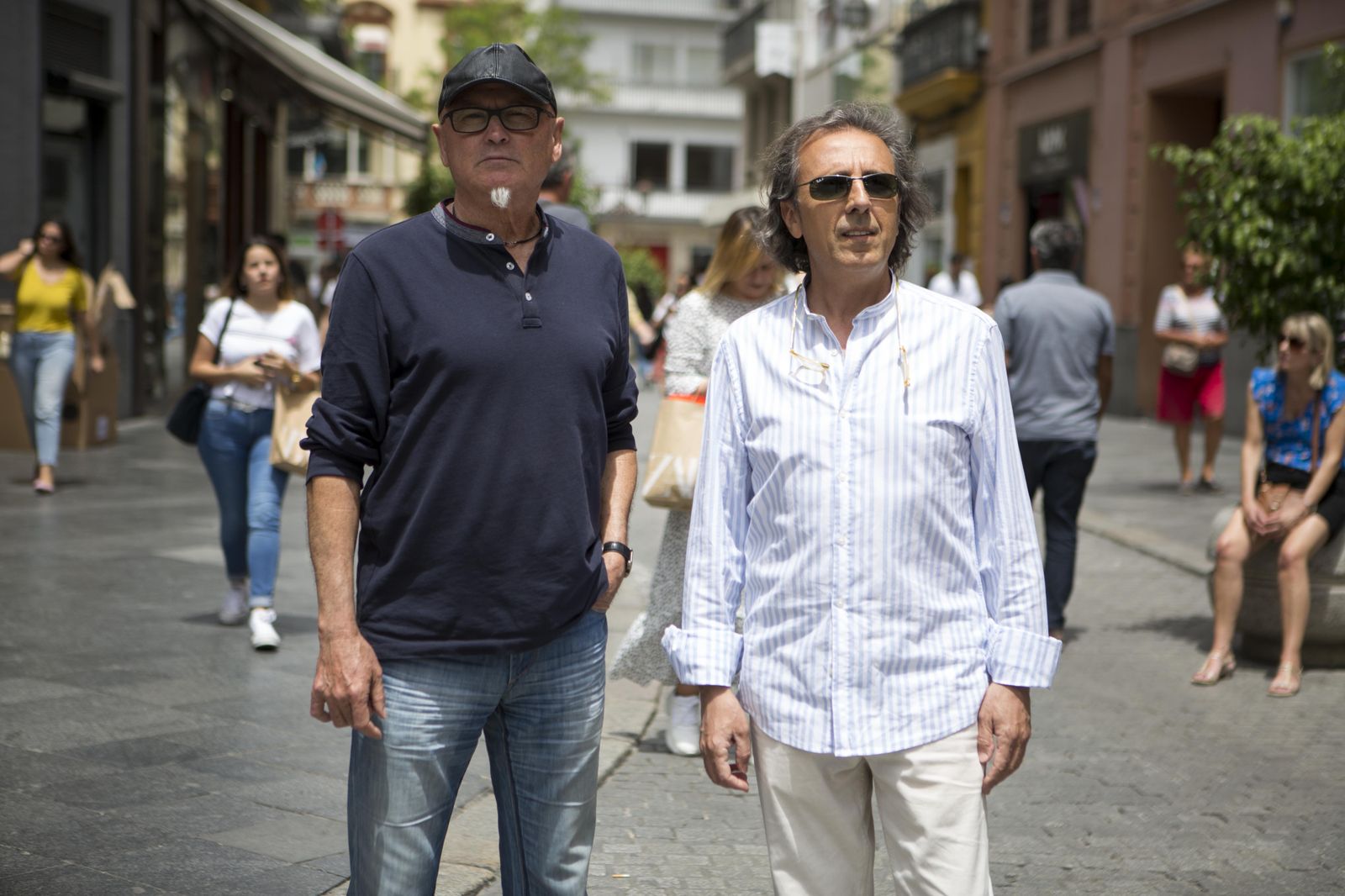 Pepe Roca (Huelva, 1948) y Juan Carlos Romero (Huelva, 1964), retratados en el centro de Sevilla.
