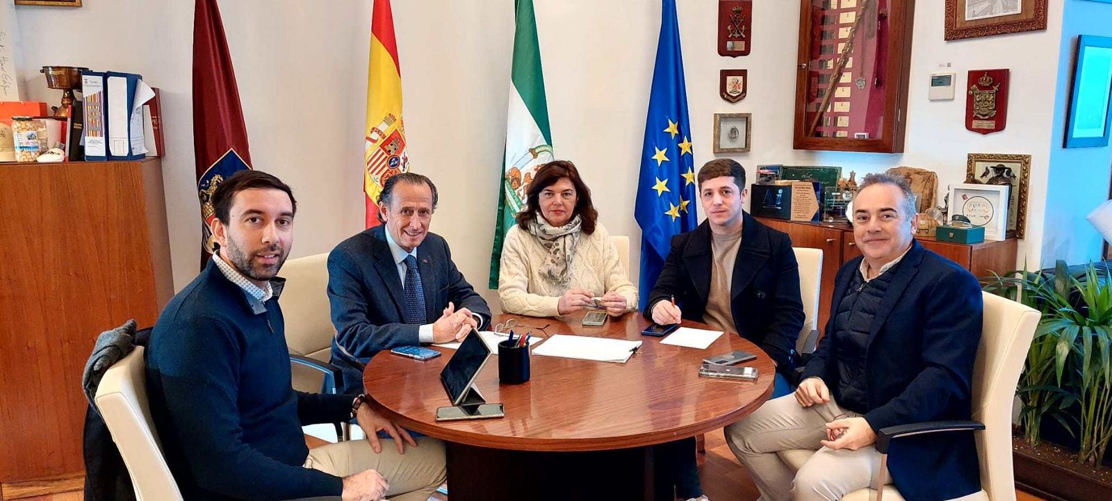 Encuentro entre la Asociación de Jóvenes Empresarios de Cádiz y el Ayuntamiento de Chiclana.