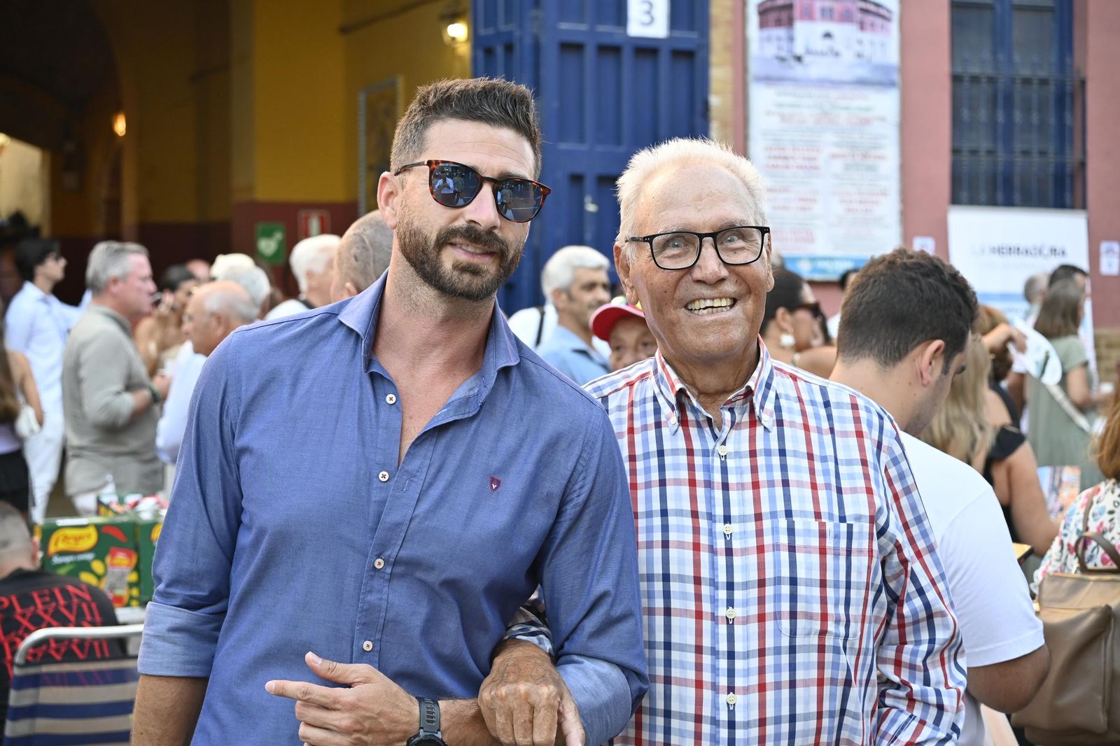 Imágenes de ambiente en el cuarto día de toros en Huelva