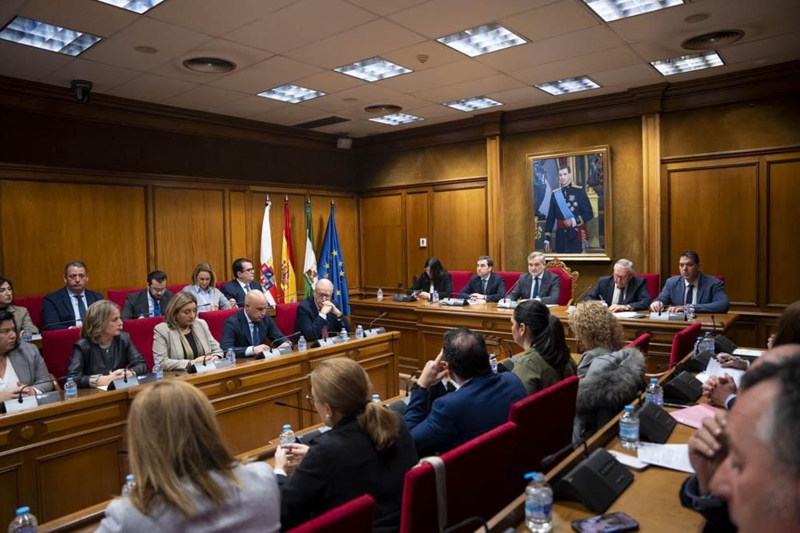 Las imágenes del primer pleno en Diputación sin Javier Aureliano García