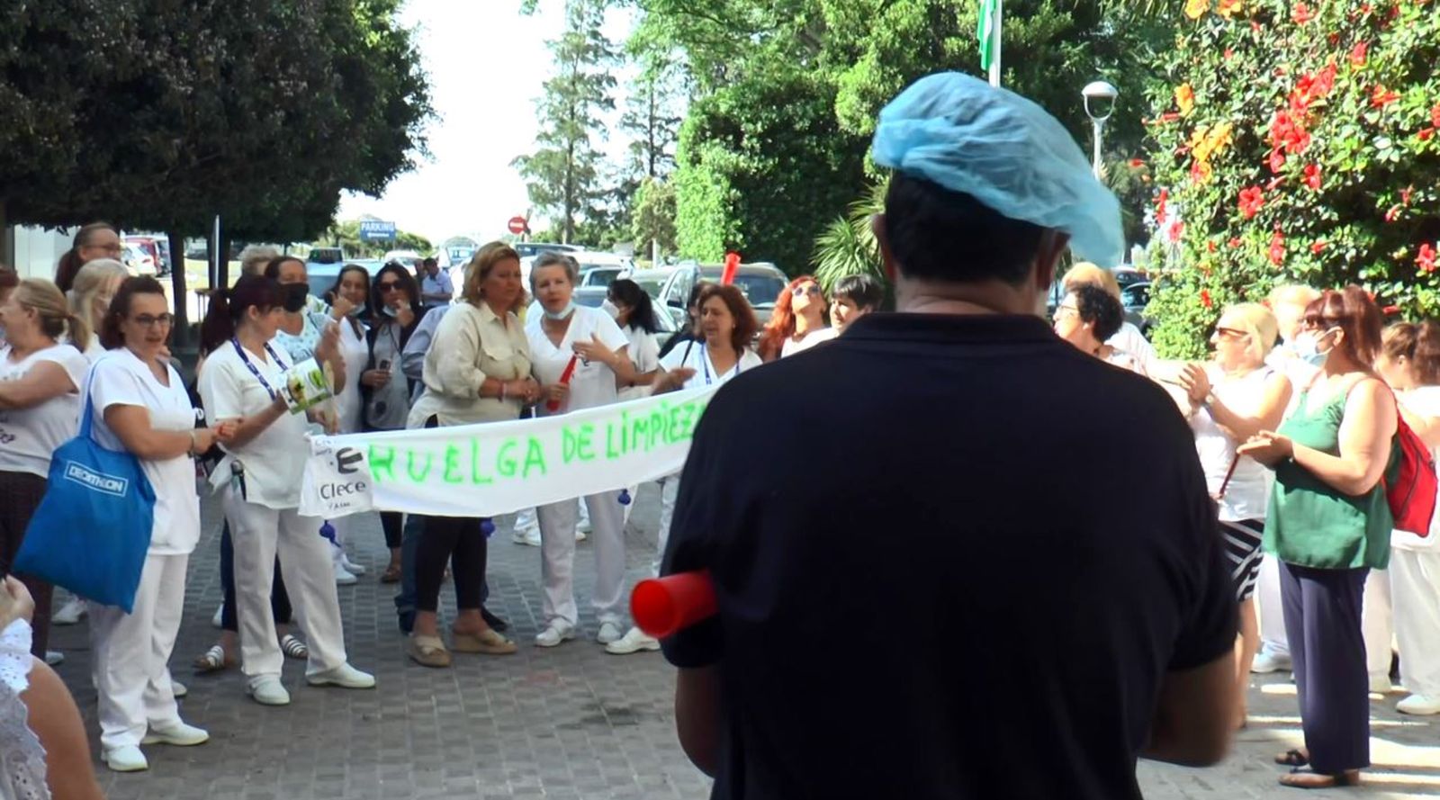 La alcaldesa de Puerto Real en la protesta del servicio de limpieza