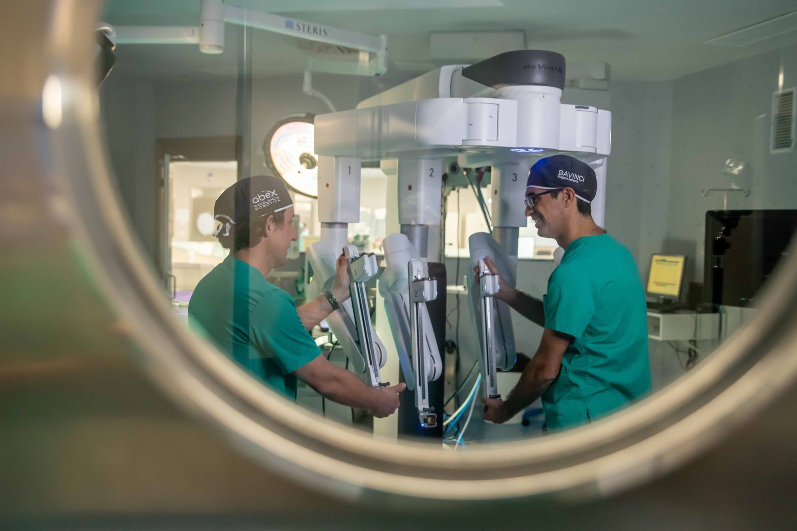 Cirugía robótica: avance en la urología dela sanidad privada de Sevilla gracias al Da Vinci Xi de Vithas y Suturo