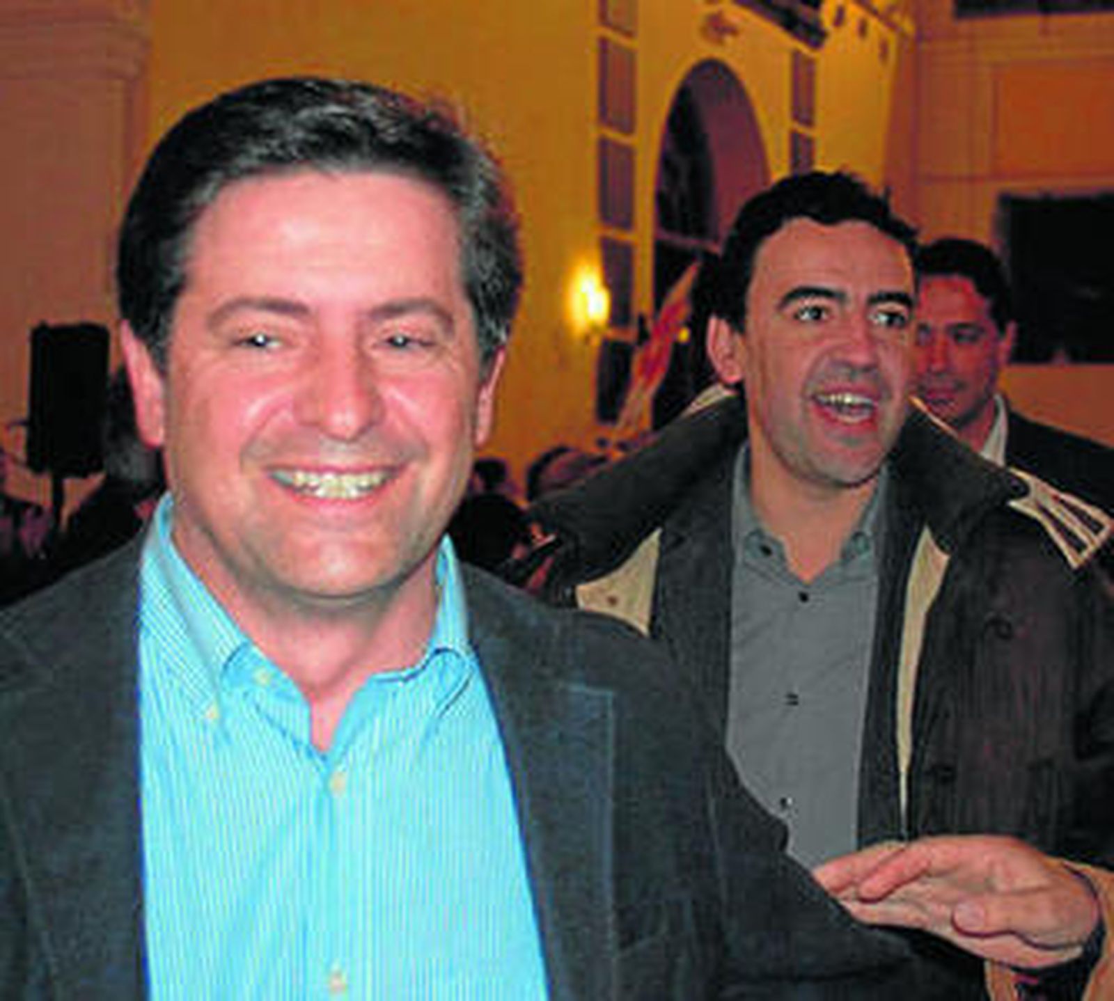 En primer término, Juan Serrato, y al fondo Mario Jiménez.