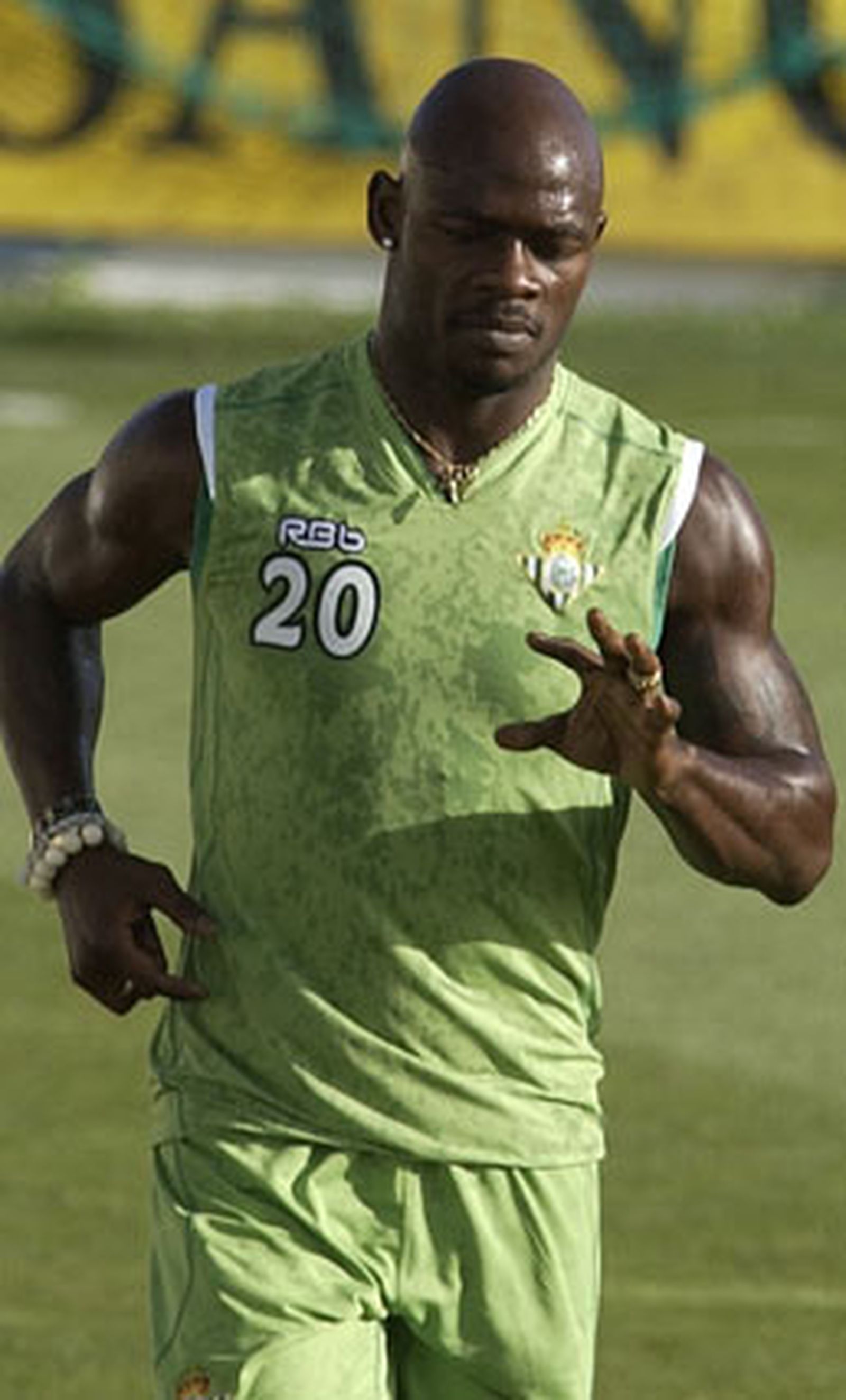 EMANA (medio)
Edad:27 años
Tempo. Club:2ª
Goles en la 08-09:11
Contrato hasta:2013

Foto: Diario de Sevilla