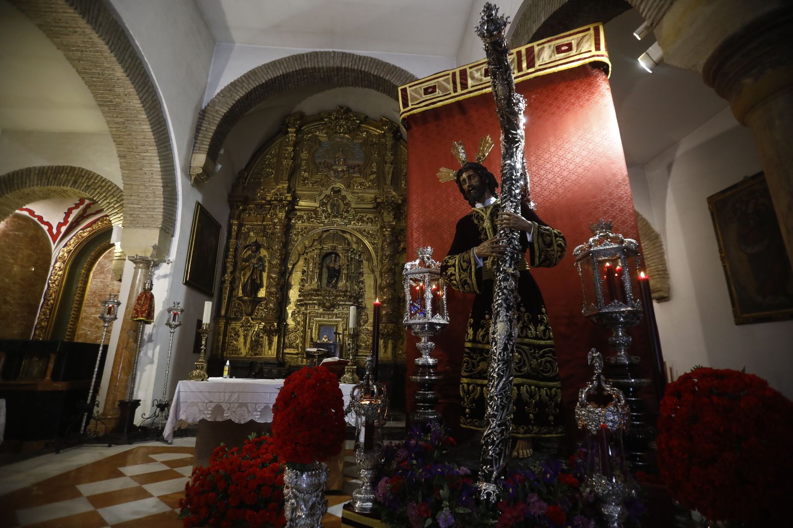 La archicofradía de la Vera-Cruz de Córdoba venera al Señor de los Reyes