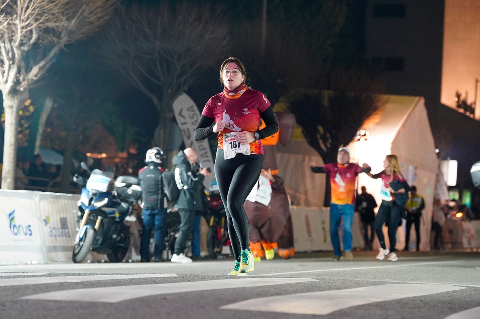 En imágenes: búscate en tu llegada a meta de la Carrera de San Antón 2026 (5)