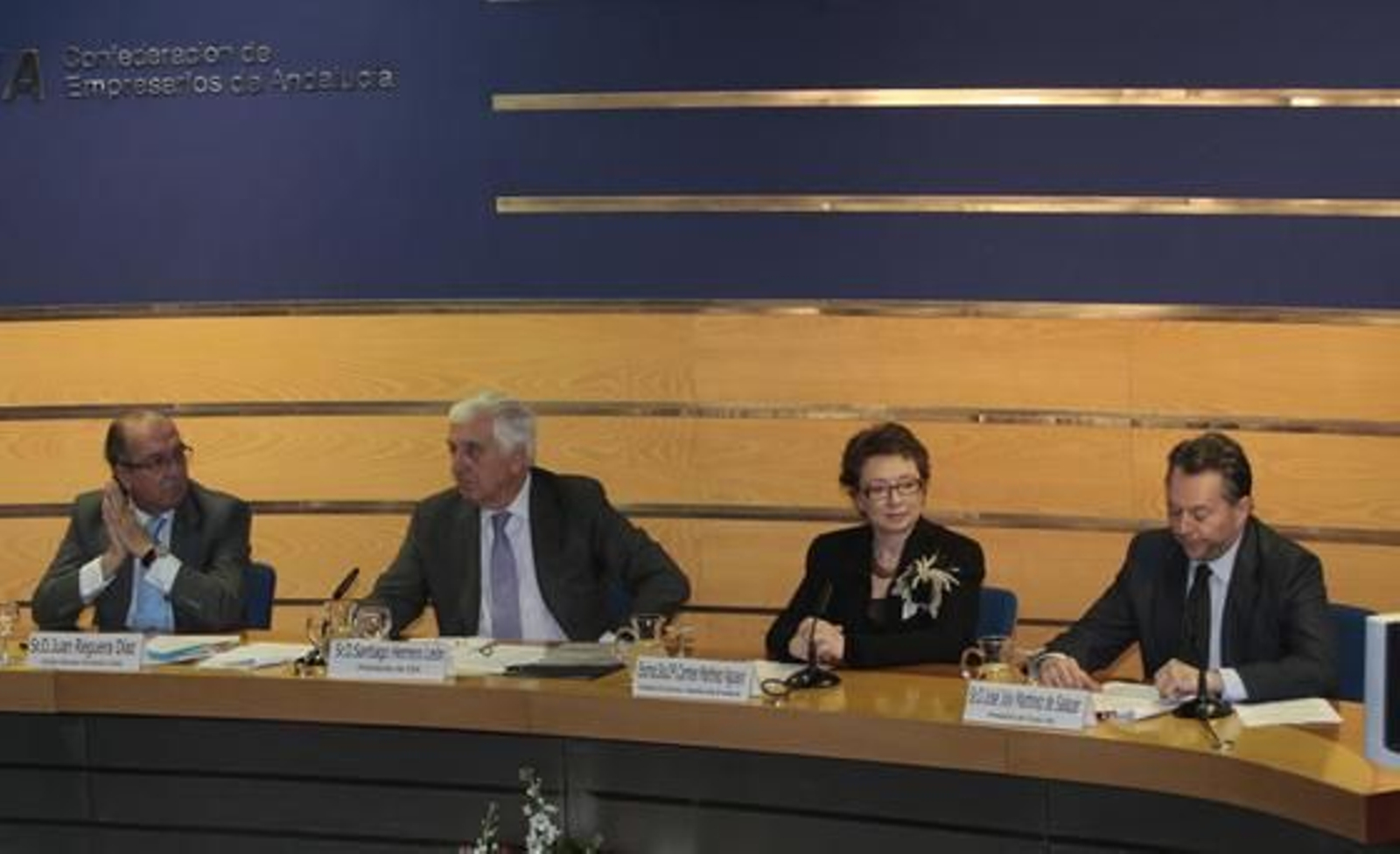 Juan Reguera, Santiago Herrero, Carmen Martínez Aguayo y José Joly, en el acto de entrega de premios.  Foto: M. GOMEZ/ VICTORIA HIDALGO