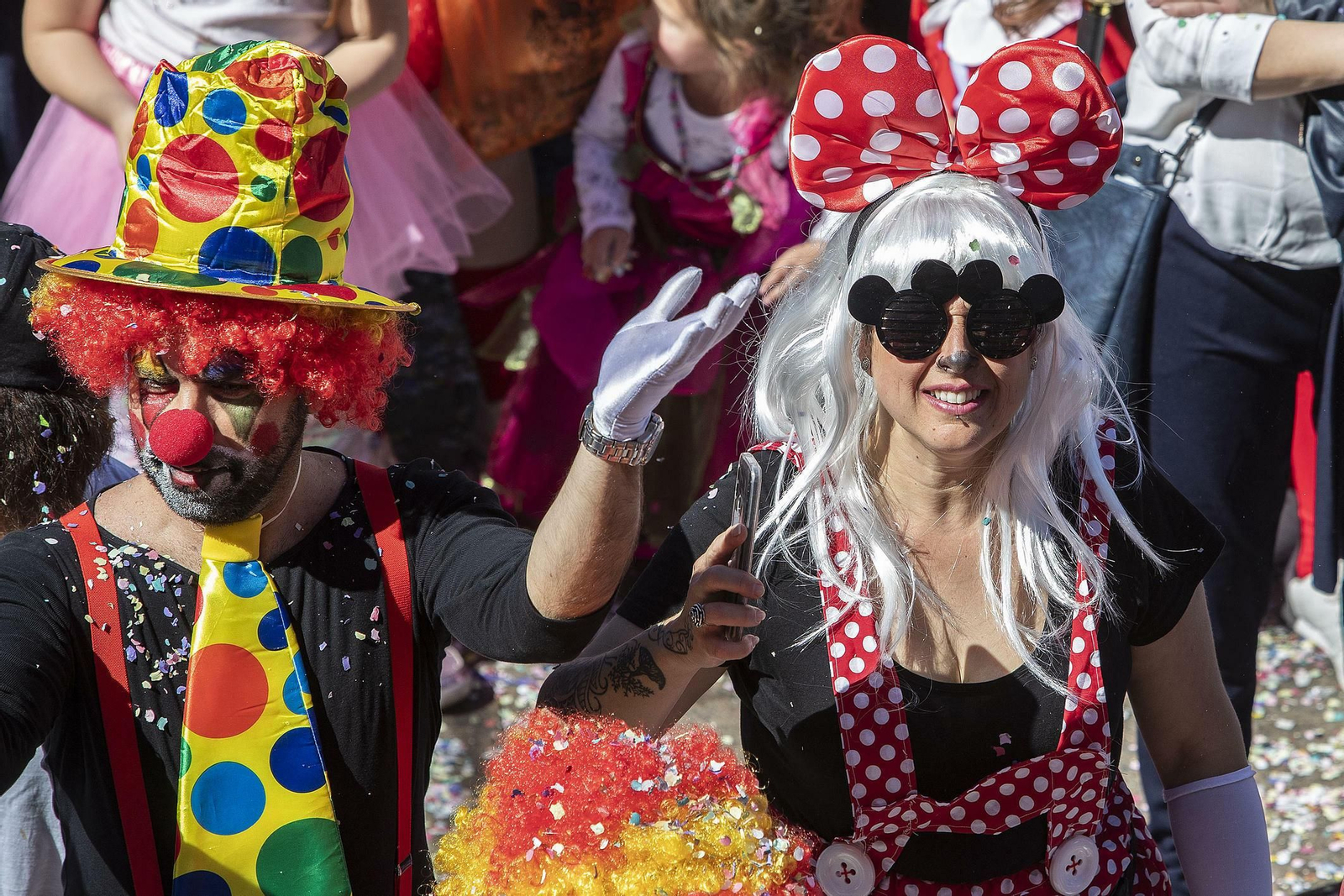Disfraces de todo tipo en la cabalgata del Carnaval de La Isla. Disfraces de todo tipo en la cabalgata del Carnaval de La Isla.
