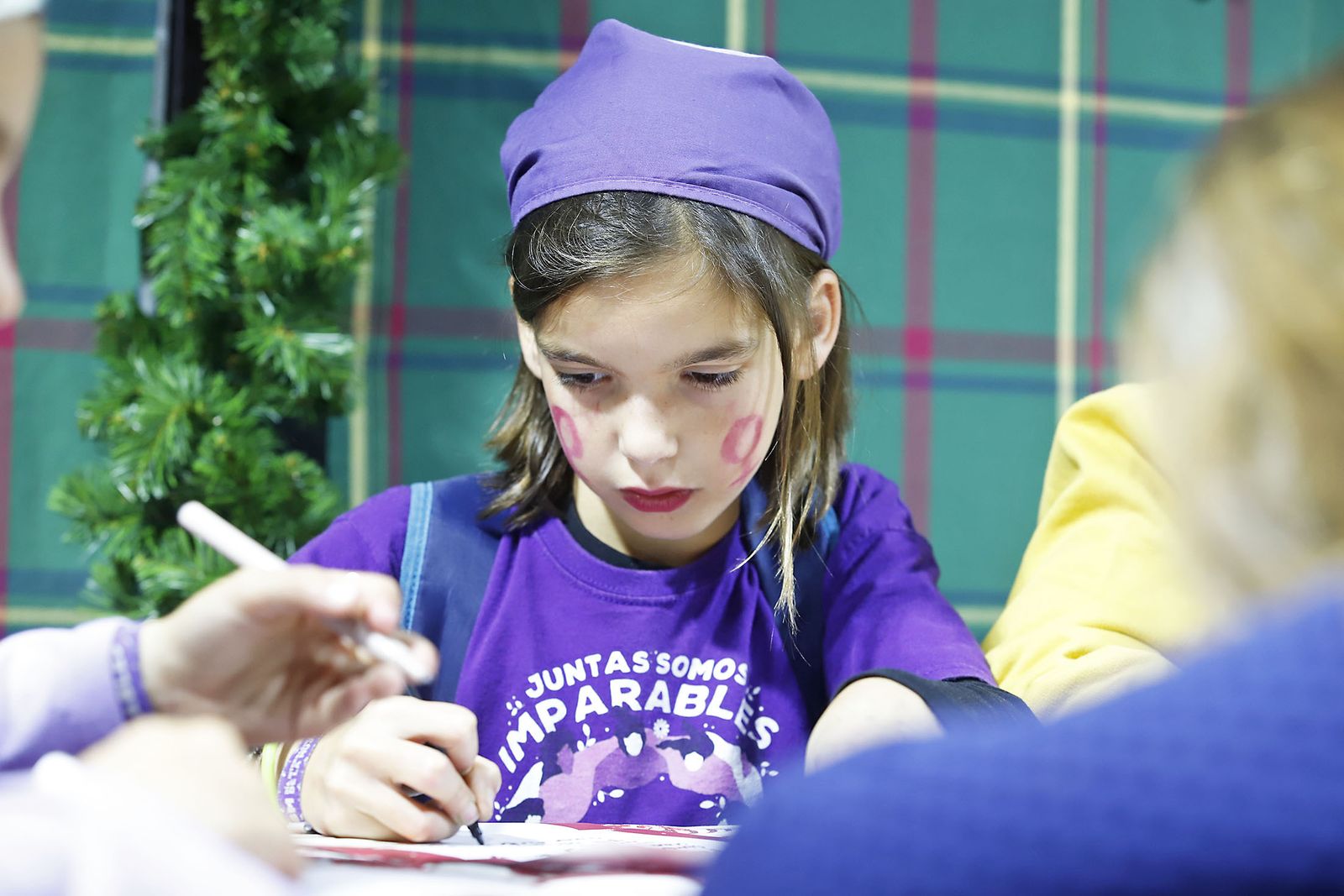 Imágenes del mercado navideño de la Plaza de Las Monjas