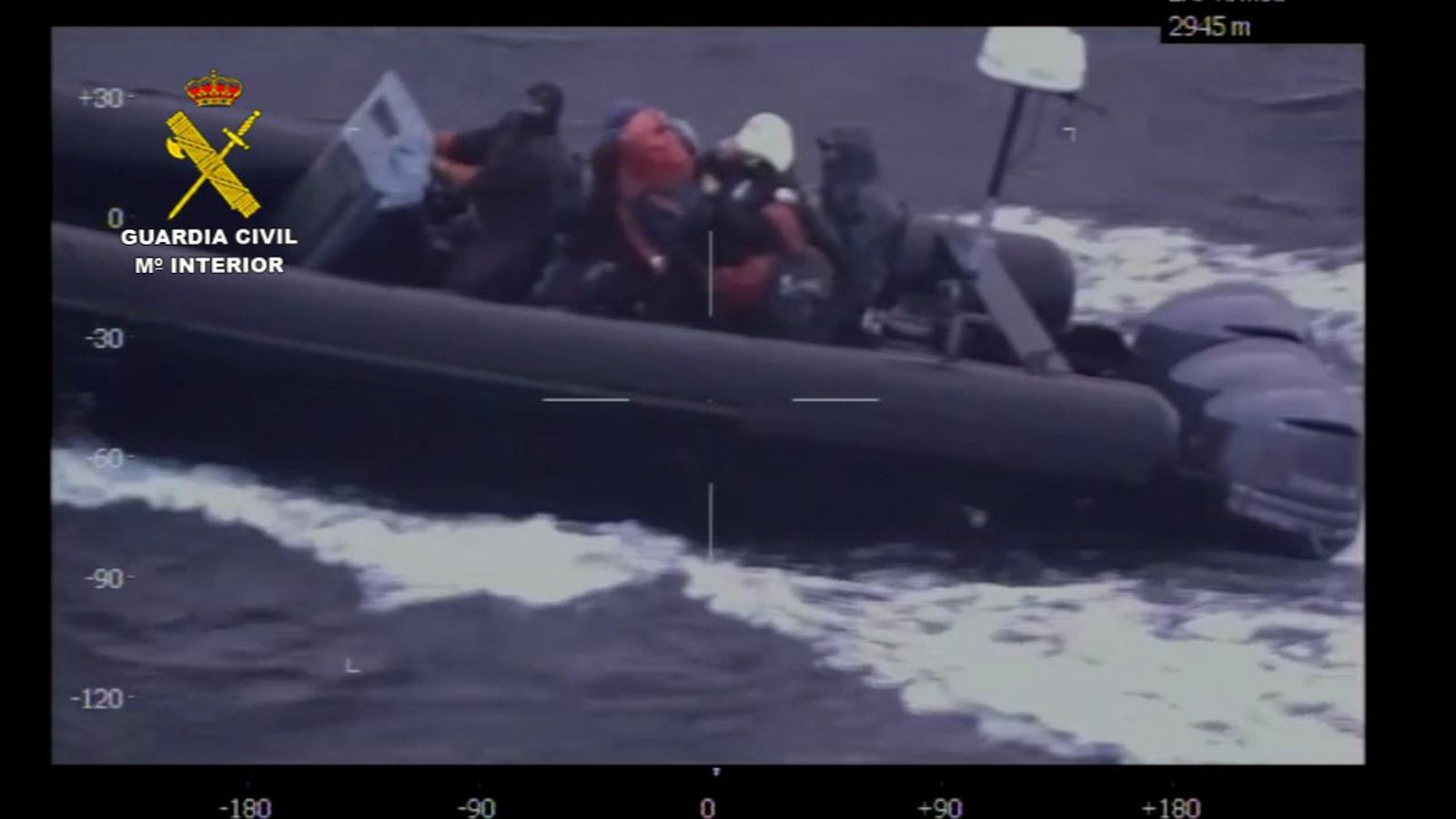 Una de las lanchas de la trama, en plena navegación.