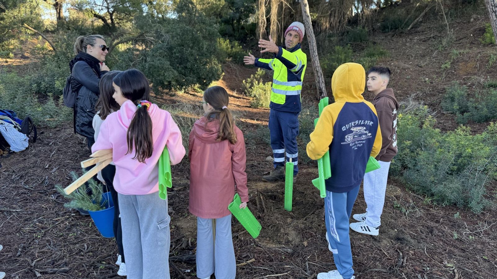 Alumnos del Colegio Reggio participan en la reforestación de Las Canteras