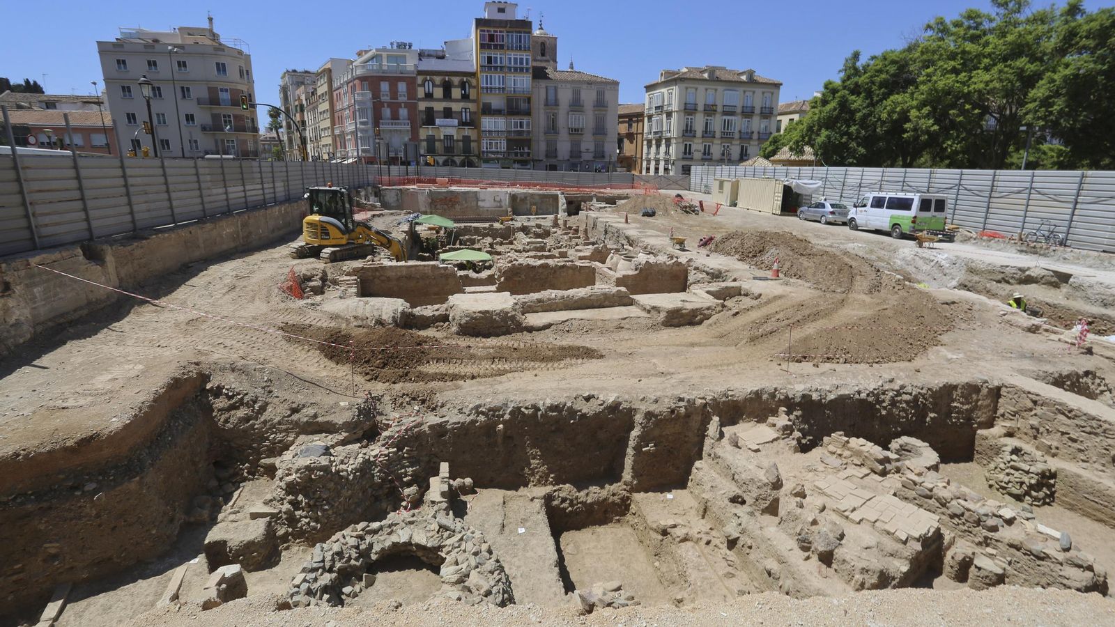 Durante la excavación arqueológica en los cines en el 2020.