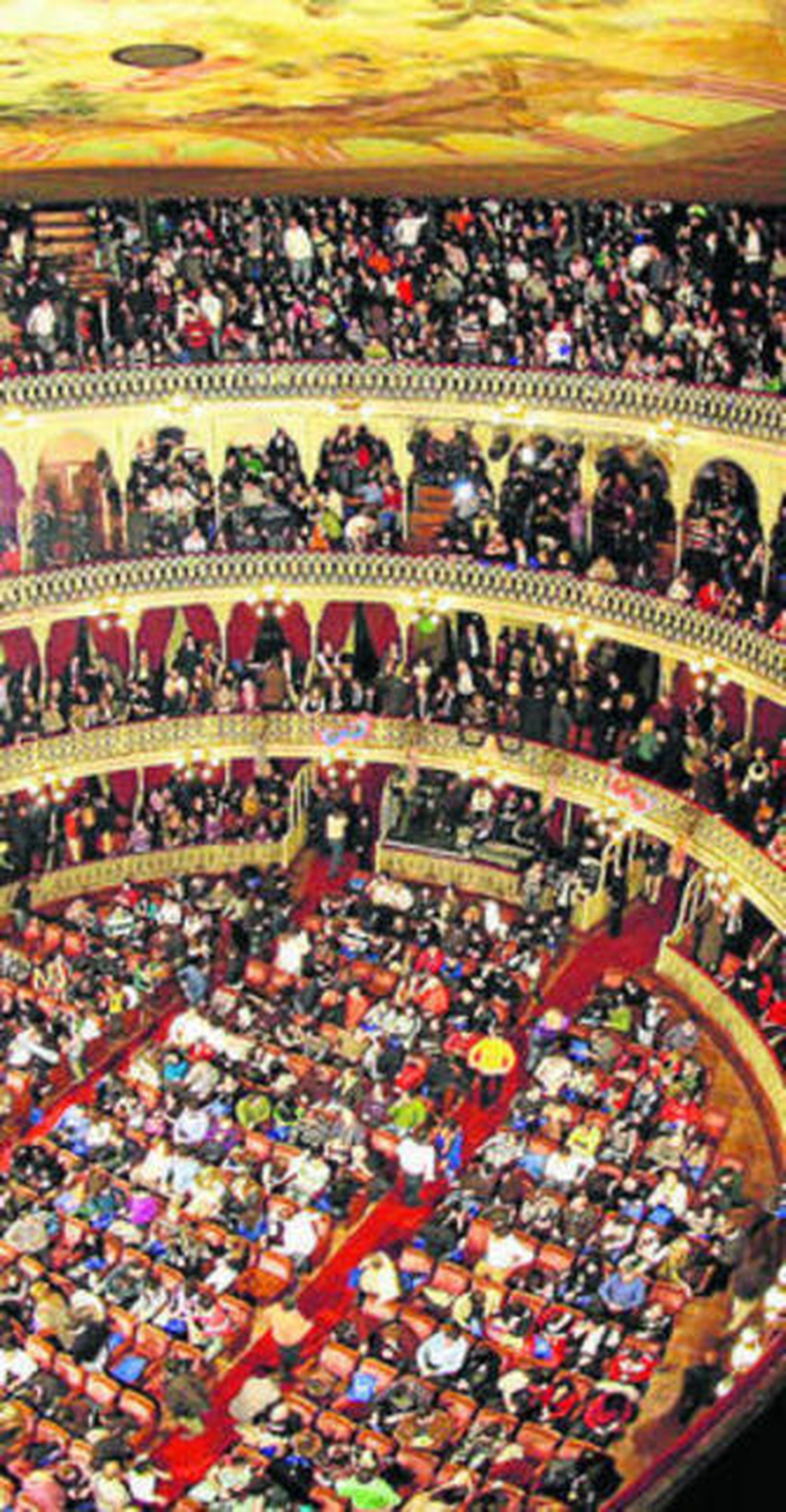 El interior del Teatro Falla durante una sesión del Concurso de Agrupaciones.