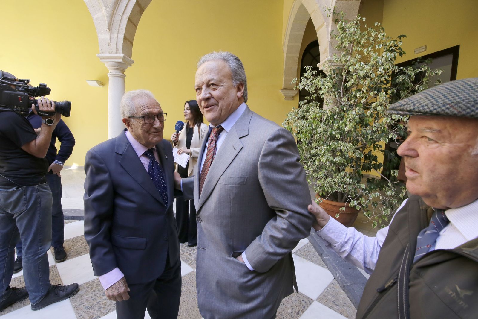 Imágenes del acto institucional del 40 aniversario de las primeras elecciones municipales