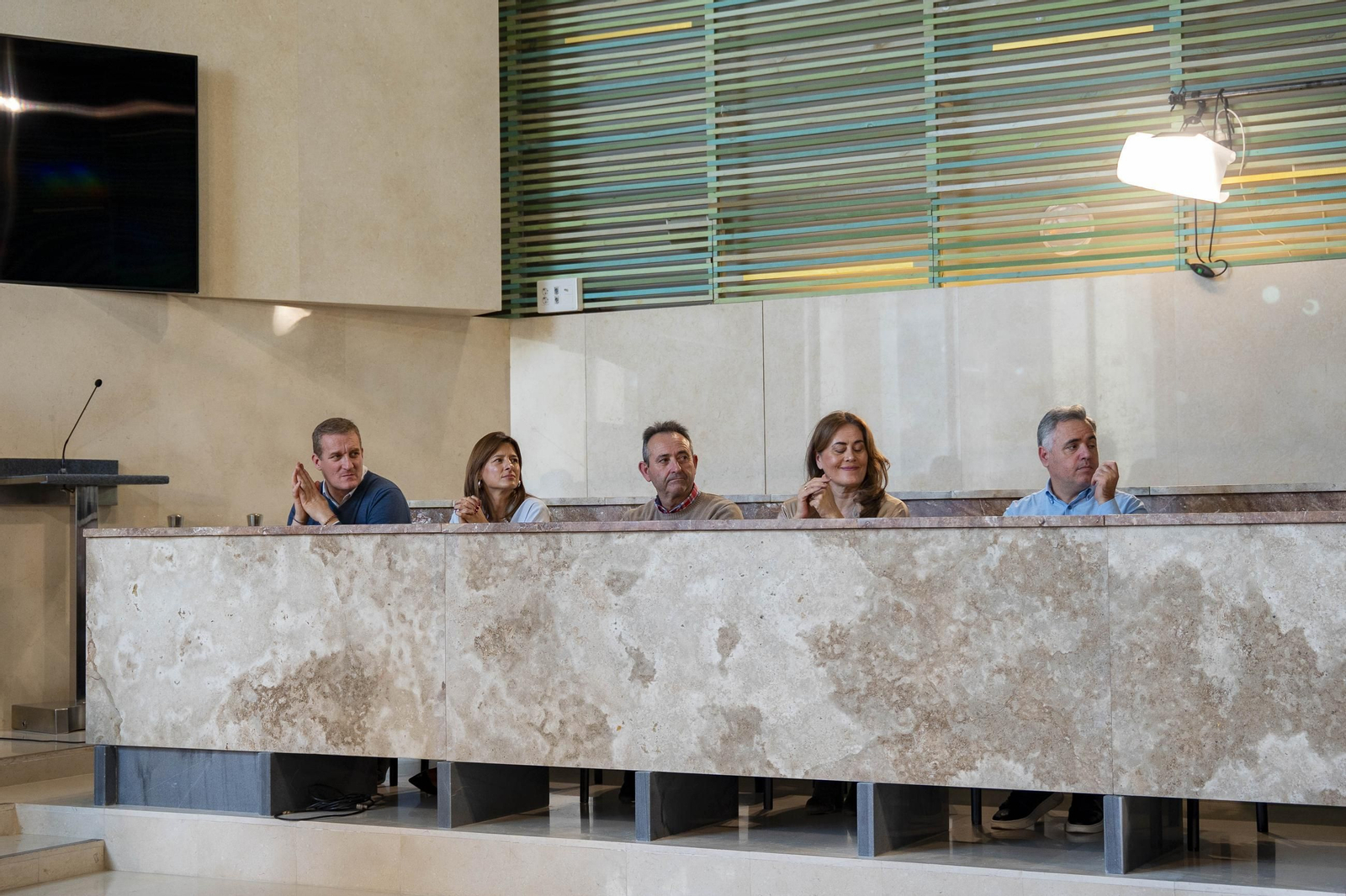 Almería rinde homenaje a su personal municipal con la imposición de los Escudos de Oro