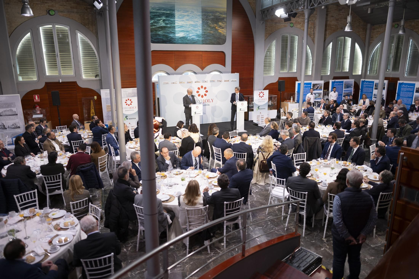Imágenes del desayuno-coloquio con Jorge Paradela en el Foro Joly Andalucía celebrado en Huelva