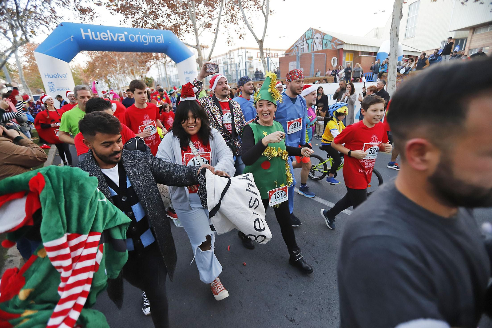 Imágenes de la XIII carrera de San Silvestre en Huelva